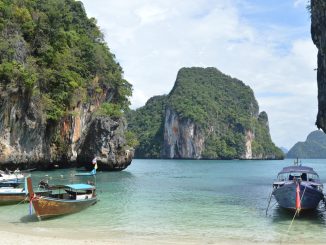 Tour boats at Koh Phi Phi Le